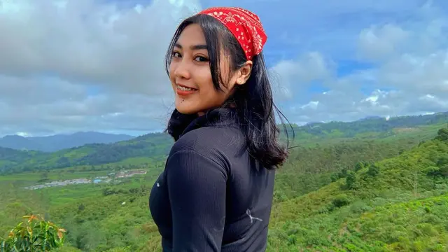 [Fimela] Gigi Ruwanita eks Istri Doni Salmanan