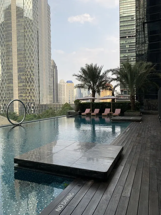 Infinity pool The Langham Jakarta