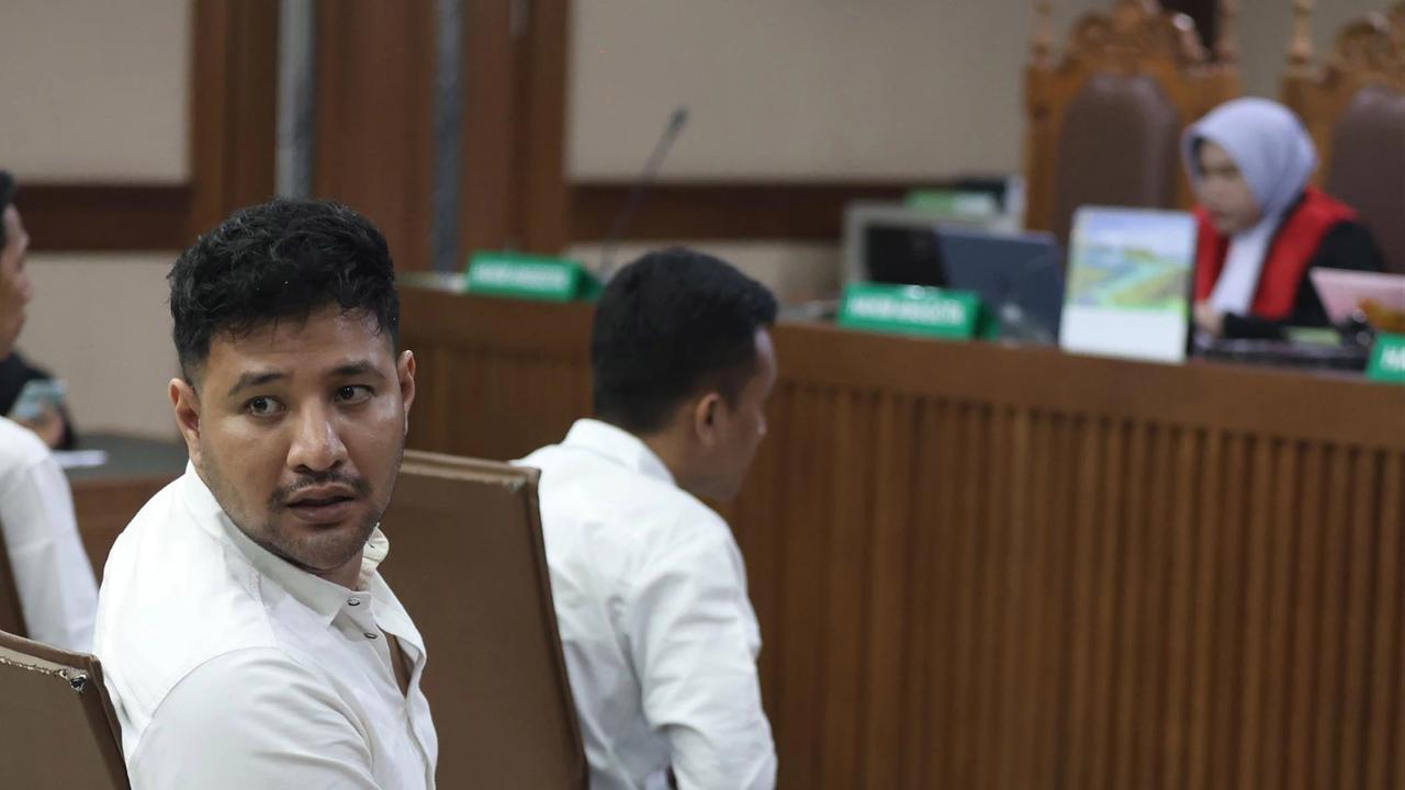 FOTO; FOTO: Ammar Zoni Divonis Tujuh Tahun Penjara dalam Kasus Narkotika Rutan Salemba