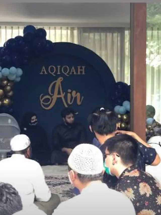 7 Momen Acara Akikah Air Rumi Akbar 1453 Anak Irish Bella dan Ammar Zoni, Serba Biru