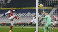 Alexandre Lazazette cetak gol ke gawang West Bromwich Albion. Arsenal menang dengan skor 4-0 pada laga lanjutan Liga Inggris 2020/2021, Minggu (03/01/2021) dini hari WIB. (AFP)