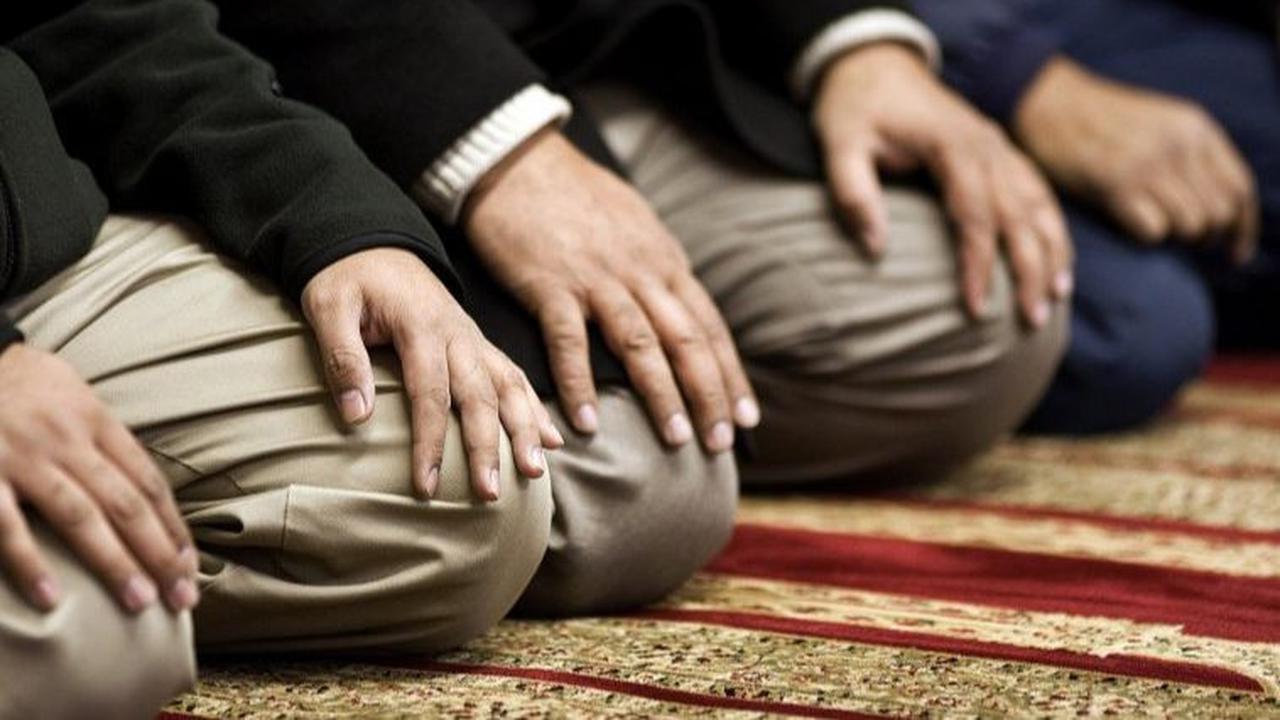 3. Menutup kekurangan pada sholat wajib