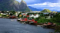 Travel ke desa nelayan di Norwegia mungkin bisa menjadi salah satu melepaskan penat Anda.