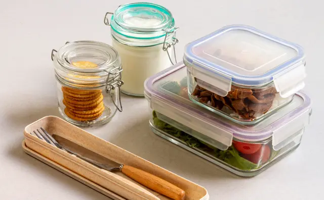 3. Penyimpanan Makanan dalam Wadah Kedap Udara