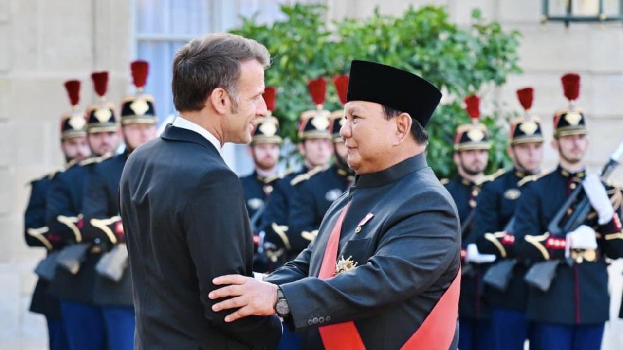 Prabowo Hadiri Jamuan Makan Malam Kenegaraan di Paris, Kenakan Selempang Pita Merah