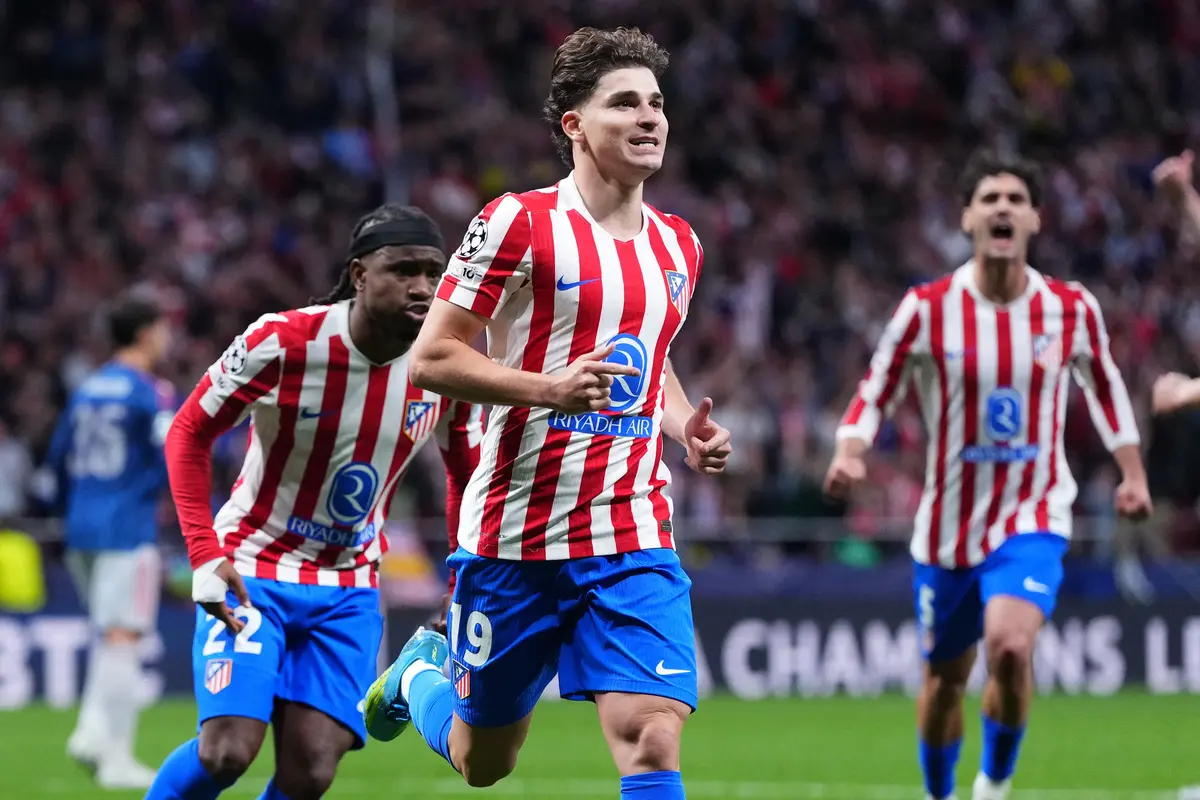 Selebrasi Julian Alvarez usai mencetak gol di laga Atletico Madrid vs Arsenal di leg 1 semifinal Liga Champions 2025/2026 di Riyadh Air Metropolitano, Kamis (30/04/2026) dini hari WIB.