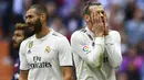 Gelandang Real Madrid, Gareth Bale, tampak kecewa usai dikalahkan Levante pada laga La Liga Spanyol di Stadion Santiago Bernabeu, Madrid, Sabtu (20/10). Madrid kalah 1-2 dari Levante. (AFP/Gabriel Bouys)