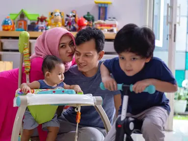 Fedi Nuril ayah dari Hasan, Aska dan Fay Mahdi ini merupakan aktor kelahiran Jakarta, pada tanggal 1 Juli tahun 1982. Saat ini, ia telah genap berusia 39 tahun. (Instagram/fedinuril)