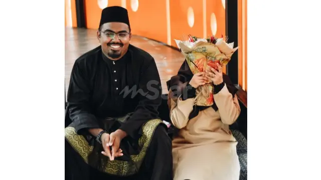 Buket bawang putih sebagai hadiah wisuda.