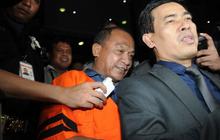 Resmi ditahan, tersangka Bupati Morontai bungkam seribu bahasa