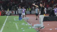 Pelatih Timnas Vietnam U-23, Kim Sang-sik, berhasil membawa anak asuhnya meraih trofi juara Piala AFF U-23 2025 setelah mengalahkan Timnas Indonesia U-23 di Stadion Utama Gelora Bung Karno, Jakarta, Selasa (29/7/2025) malam WIB. (Bola.com/Muhammad Iqbal Ichsan)