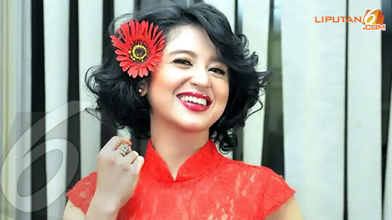 dewi-perssik-2-140130b.jpg