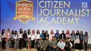 Sejumlah peserta berfoto bersama dalam acara Citizen Journalist Academy Energi Muda Pertamina, Jakarta, Kamis (27/7). (Liputan6.com/Helmi Afandi)