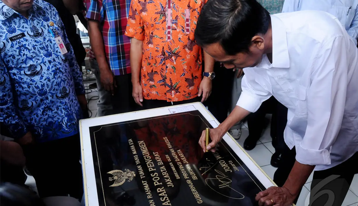 Gubernur DKI Jakarta Joko Widodo resmikan Pasar Pos Pengumben, Jakarta Barat, Selasa (20/5/2014) (Liputan6.com/Andrian M Tunay).