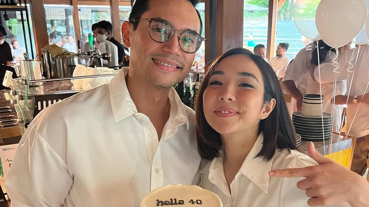 Potret Gisella Anastasia Beri Kejutan Ultah Rino Soedarjo, Pamer Kemesraan