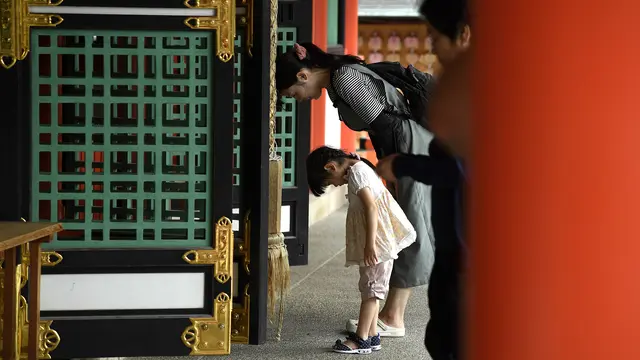 Menikmati Suasana Kuil Tertua di Jepang