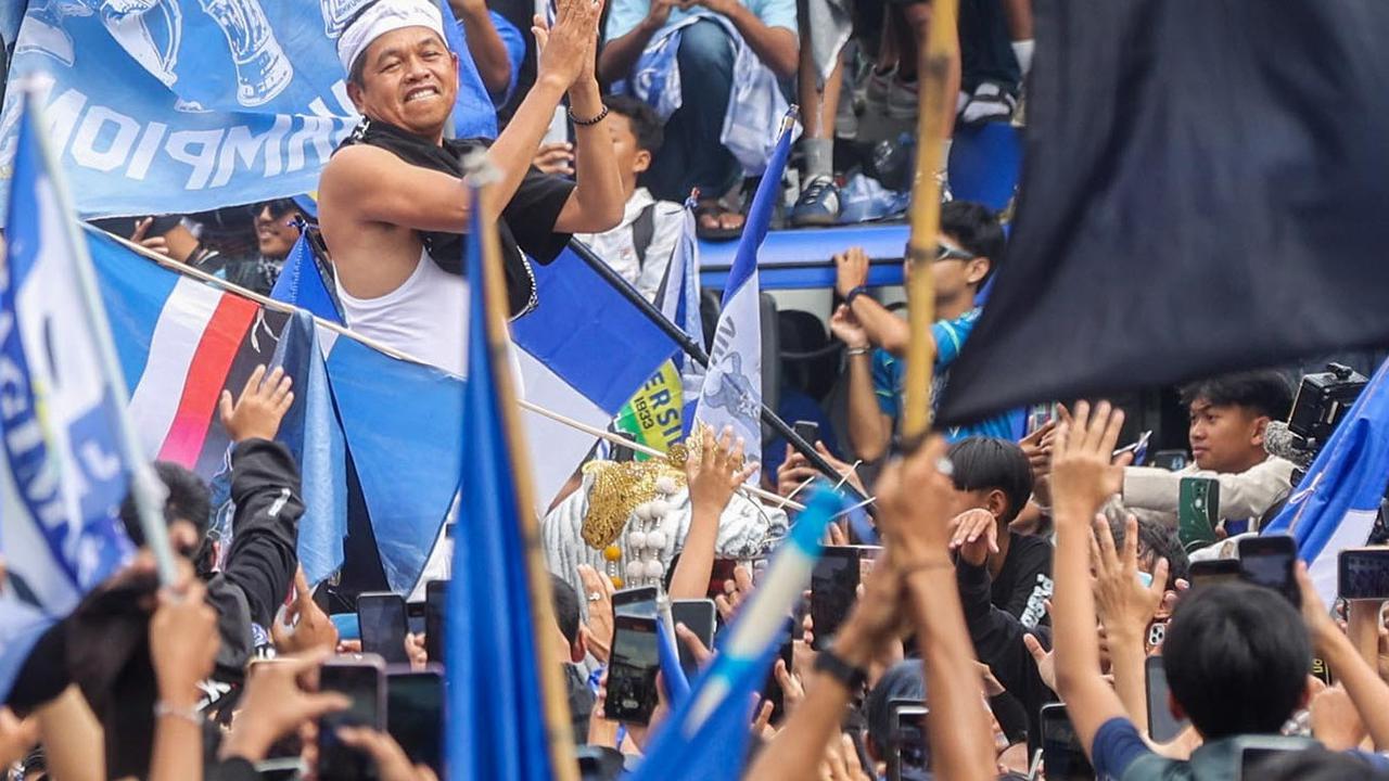 FOTO: Rbuan Boboh Iringi Pawai Persib Bandung