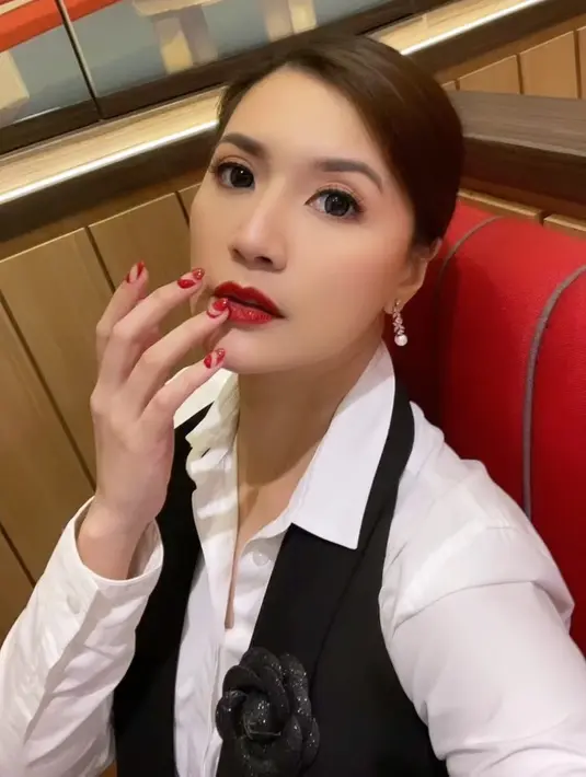 Banyak yang menyebut Asty Ananta cantik bak barbie bahkan artis Korea. (FOTO: instagram.com/asty_ananta/)