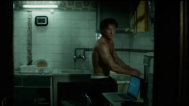 Sean Penn dalam The Gunman yang hadir di Bioskop Trans TV (Foto: Open Road via imdb.com)