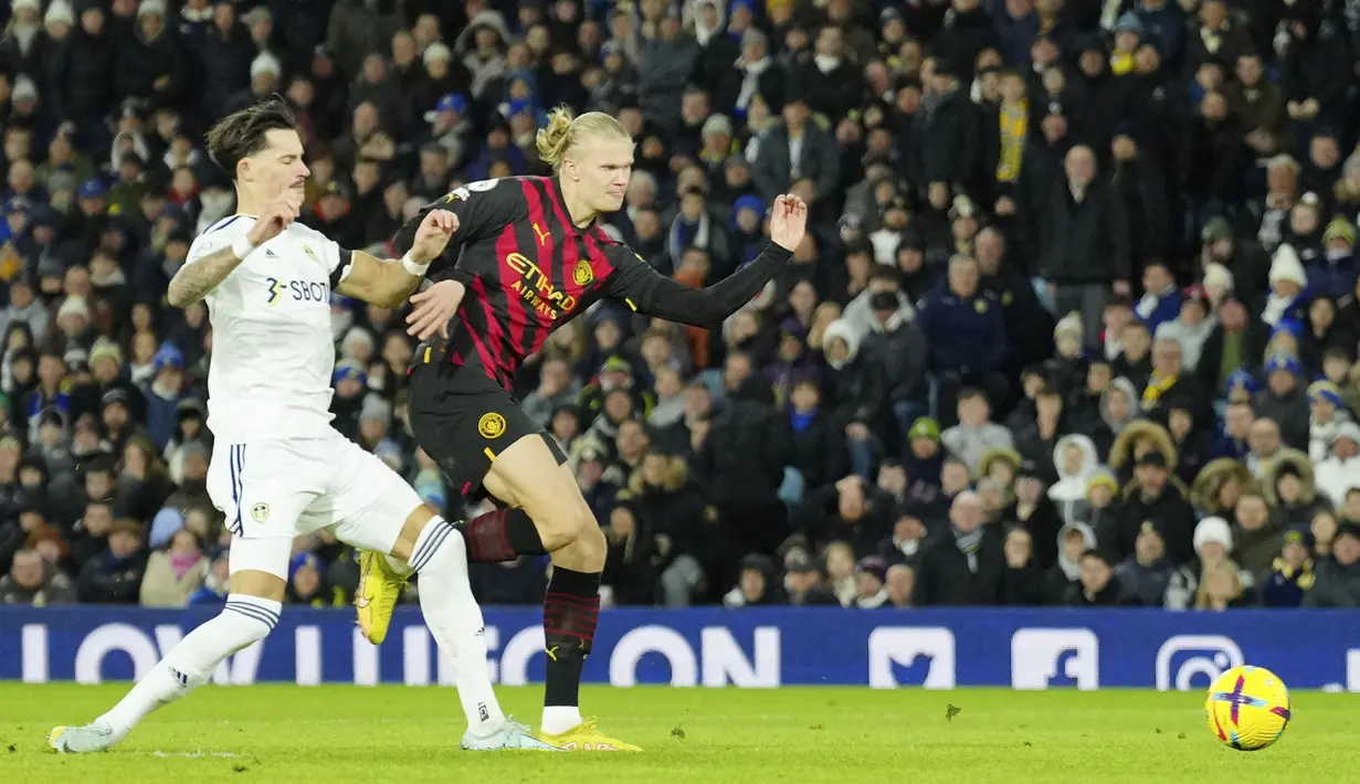 Manchester City mencetak gol melalui Rodri setelah memanfaatkan bola rebound. Lalu, Erling Haaland memborong dua gol yang dicetak secara berurutan, pada menit ke-51 dan 64. (AP Photo/Jon Super)