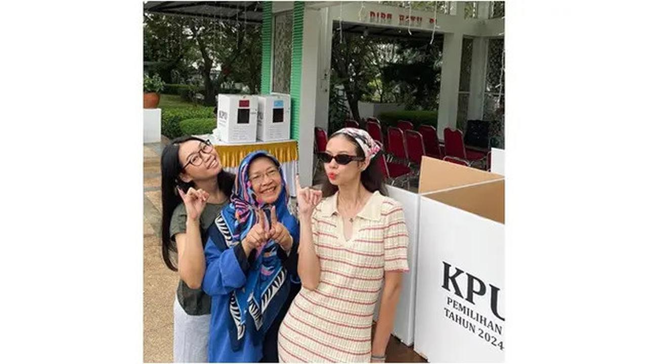12 Potret Artis Nyoblos Pilkada 2024, Raffi Ahmad hingga Rano Karno Pamer Tinta Ungu