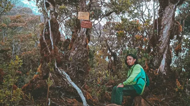Pendaki Gunung Katopasa yang berlokasi di dekat Kota Palu, Sulawesi Tengah