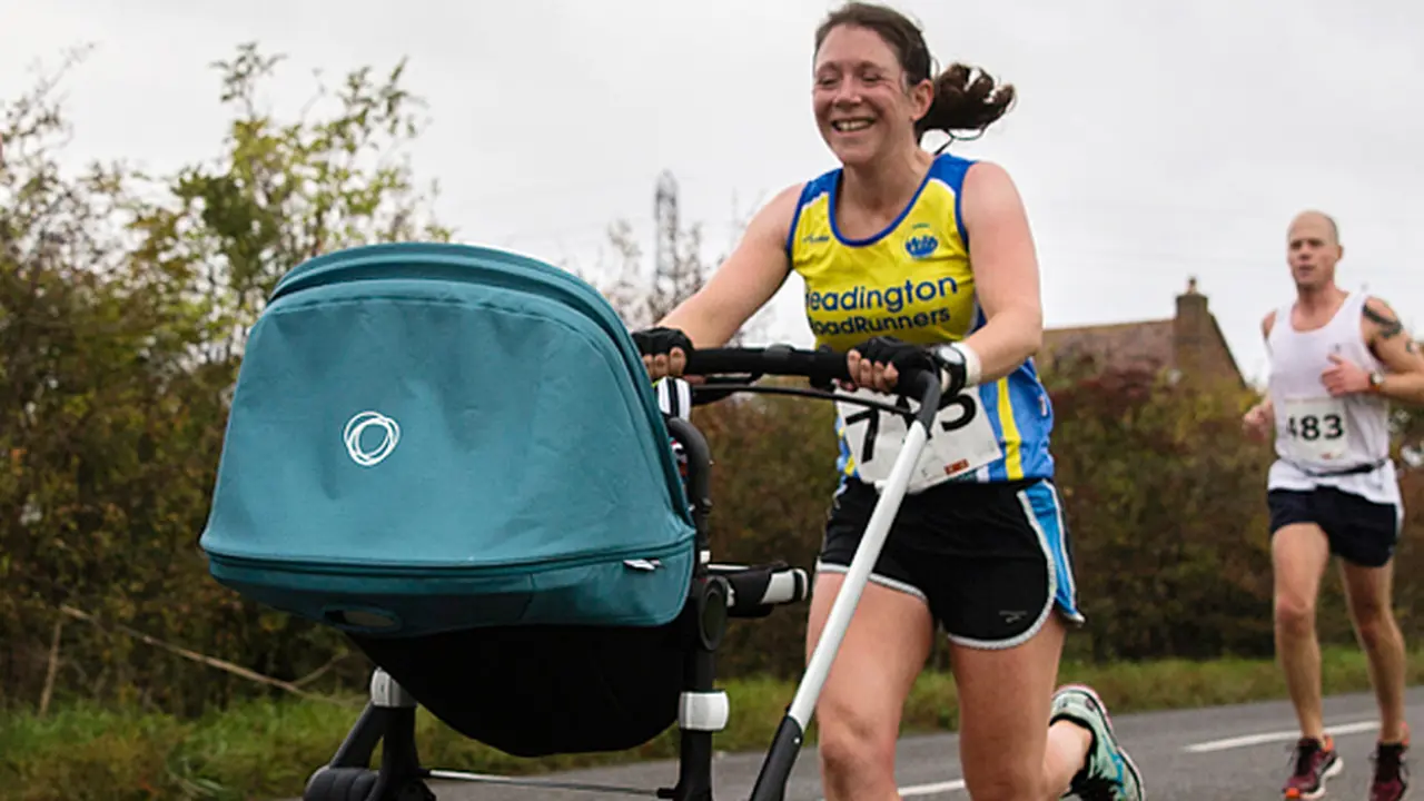 Demi Rekor Dunia, Ibu Ini Lari Maraton Sambil Dorong Kereta Bayi