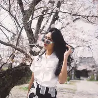Monochrome outfit tidak lagi terlihat membosankan dan monoton. (Sumber foto: alikaislamadina/instagram)