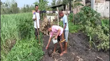 Surono rela merawat para pasien gangguan jiwa di panti rehabilitasi miliknya selama puluhan tahun, agar mereka tidak terlantar di jalan.