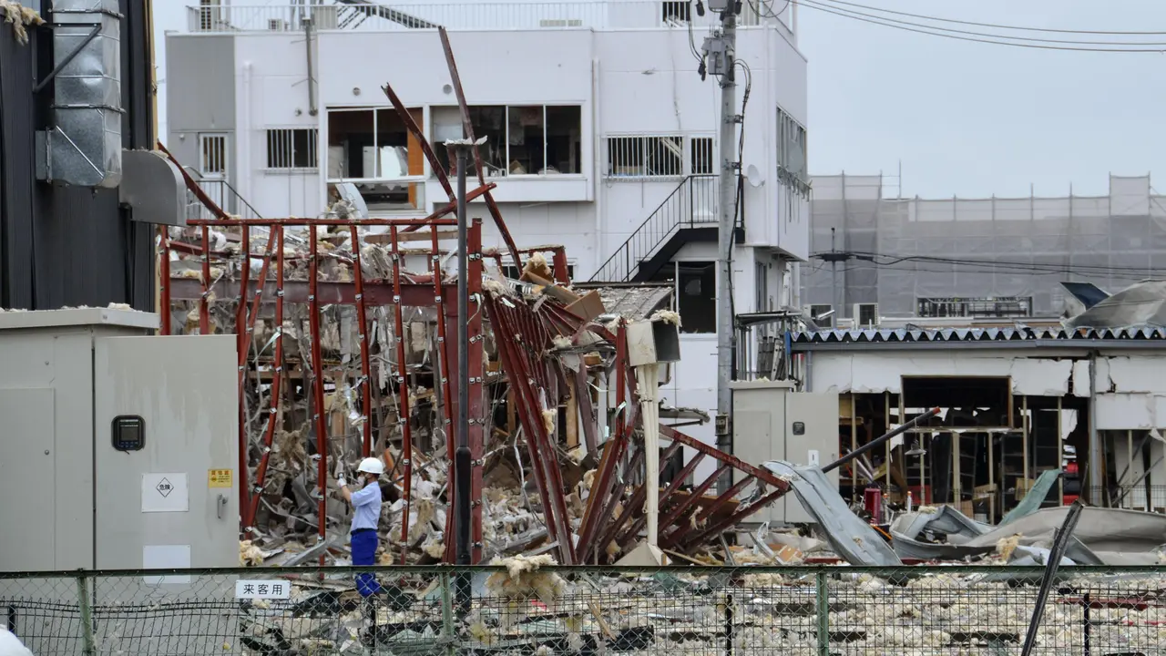 Penampakan Restoran di Jepang yang Hancur Akibat Ledakan Gas