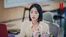 Saat ditanya bagaimana dia memerankan dua karakter berbeda, Yeo Been pun memberi penjelasan. "Yang terpenting adalah kepercayaan. Saat menjadi Min Ju saya berpikir diri saya benar-benar Min Ju, begitu juga saat menjadi Jun Hee." (Foto: Instagram/ netflixkr)