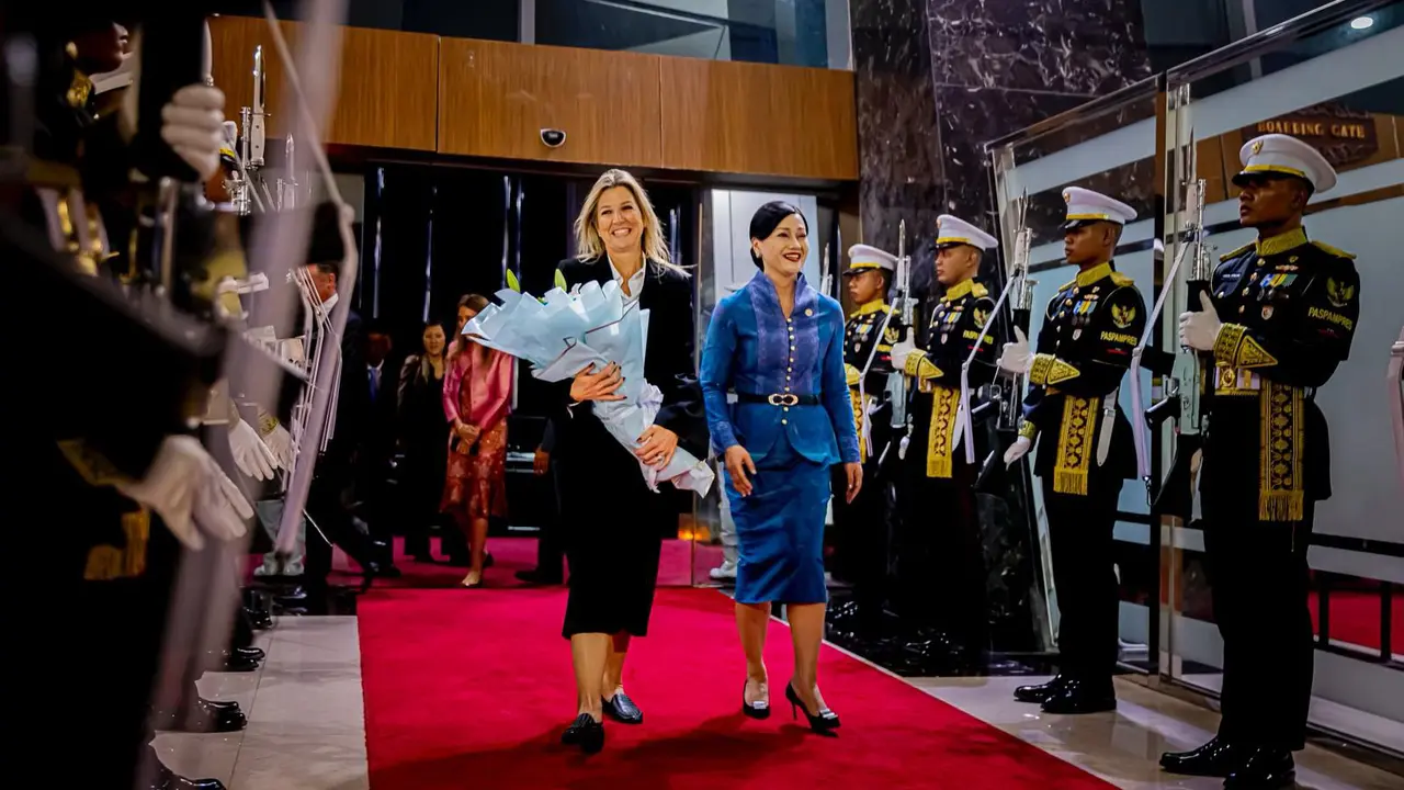 Ratu Maxima dari Kerajaan Belanda saat tiba di Indonesia pada Senin (24/11/2025) malam. Ia melakukan kunjungan kerja ke Indonesia dalam kapasitasnya sebagai Penasihat Khusus Sekretaris Jenderal PBB untuk Kesehatan Finansial.