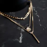 Kalung Emas Lariat Pendek (credit: Rochak Shukla/Freepik)