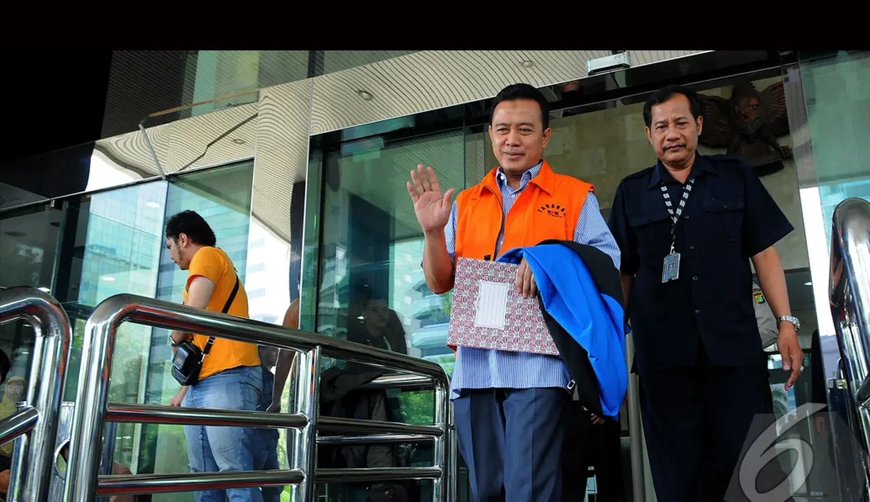 Ade Swara diperiksa tekait kasus dugaan suap pengurusan ijin surat pernyataan pengelolaan lingkungan (SPPL) di kawasan Karawang, Jabar, Rabu (13/8/2014) (Liputan6.com/Faisal R Syam)