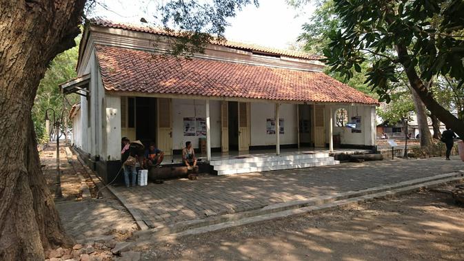 Bekas rumah dinas dokter di Pulau Onrust. (Liputan6.com/Dinny Mutiah)