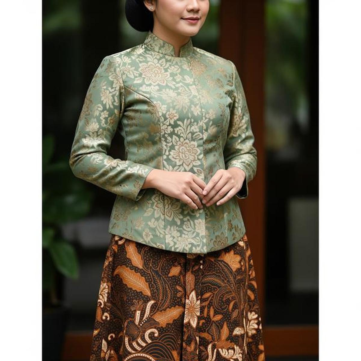 7 Padu Padan Warna Atasan Brokat Bawahan Batik yang Lagi Tren 2025, Kombinasi Modern &amp; Elegan