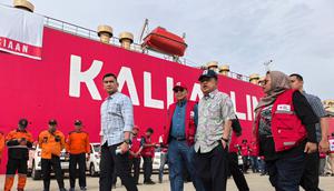 Jusuf Kalla melepas sejumlah relawan dan bantuan untuk bencana Sumatera di Pelabuhan Tanjung Priok, Jakarta Utara, Minggu (4/1/2026). (Istimewa)