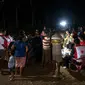 Tim medis Palang Merah Indonesia (PMI) memberikan pelayanan kesehatan kepada warga terdampak gempa NTT (Istimewa)