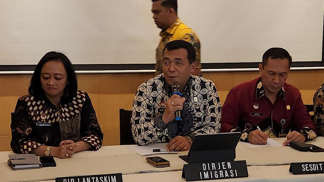 "Sudah dilakukan semua (termasuk perpanjangan pencekalan)," kata Dirreskrimsus Polda Metro Jaya Kombes Ade Safri Simanjuntak di Bareskrim Polri, Jakarta, Jumat (21/6).<br>