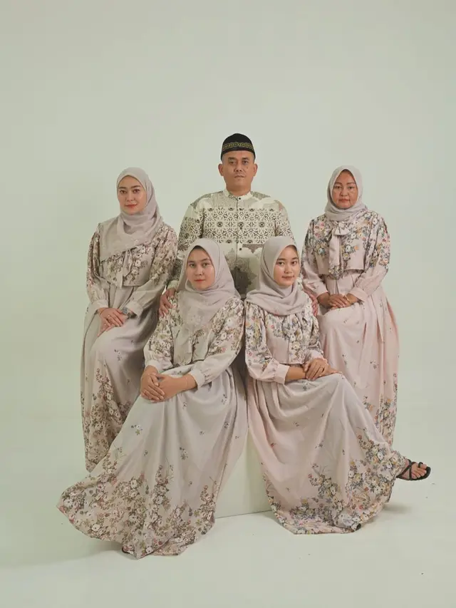 Memiliki Kedekatan dengan Keluarganya