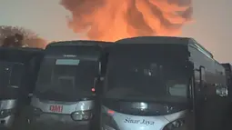 50 Bus Sinar Jaya Terbakar, Ledakan Terdengar Berkali-kali