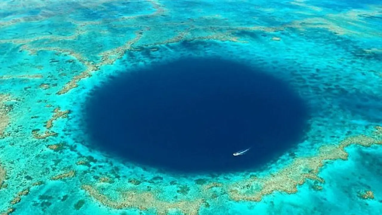 Terkuak, Misteri Lubang Raksasa di Great Barrier Reef Australia