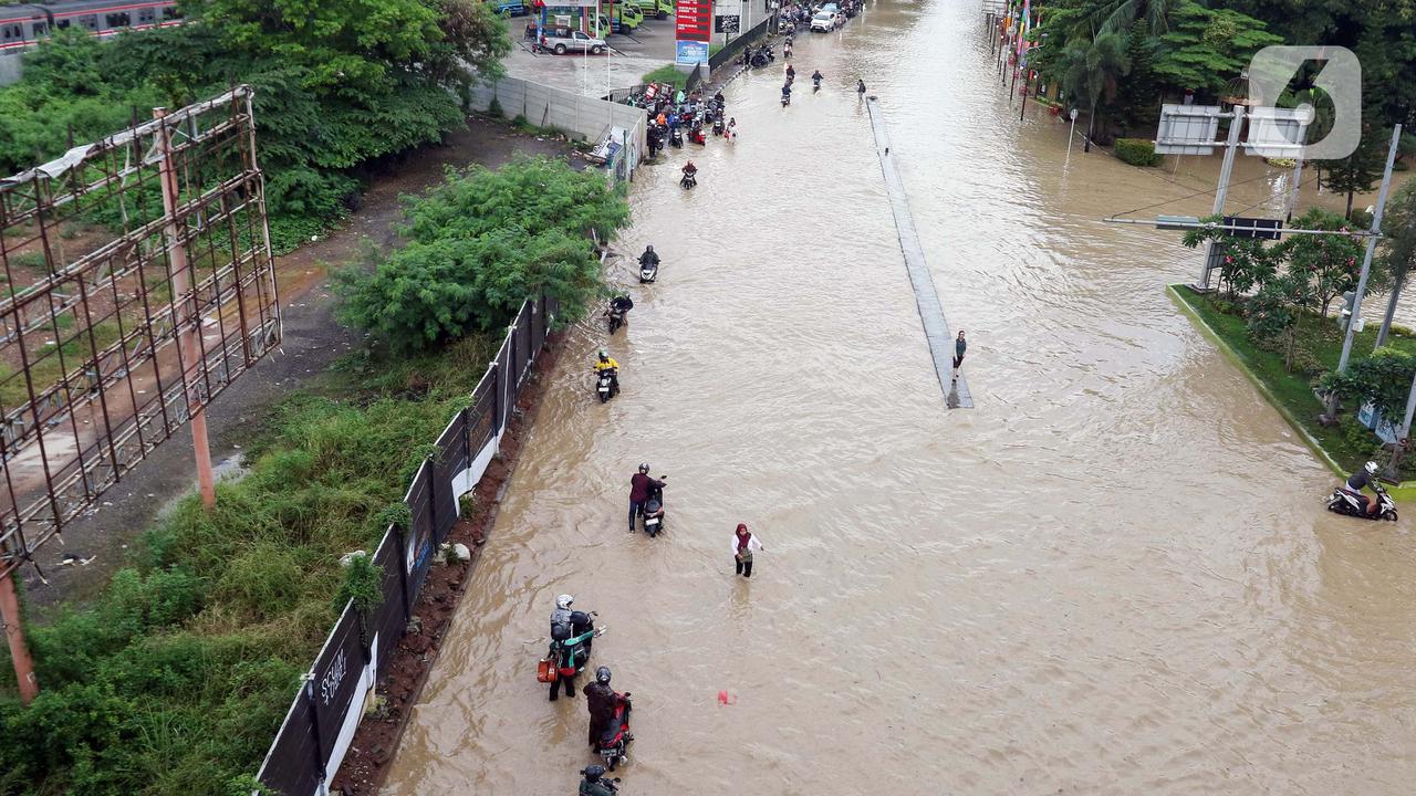 Banjir Bekasi, Sejumlah Ruas Jalan Lumpuh