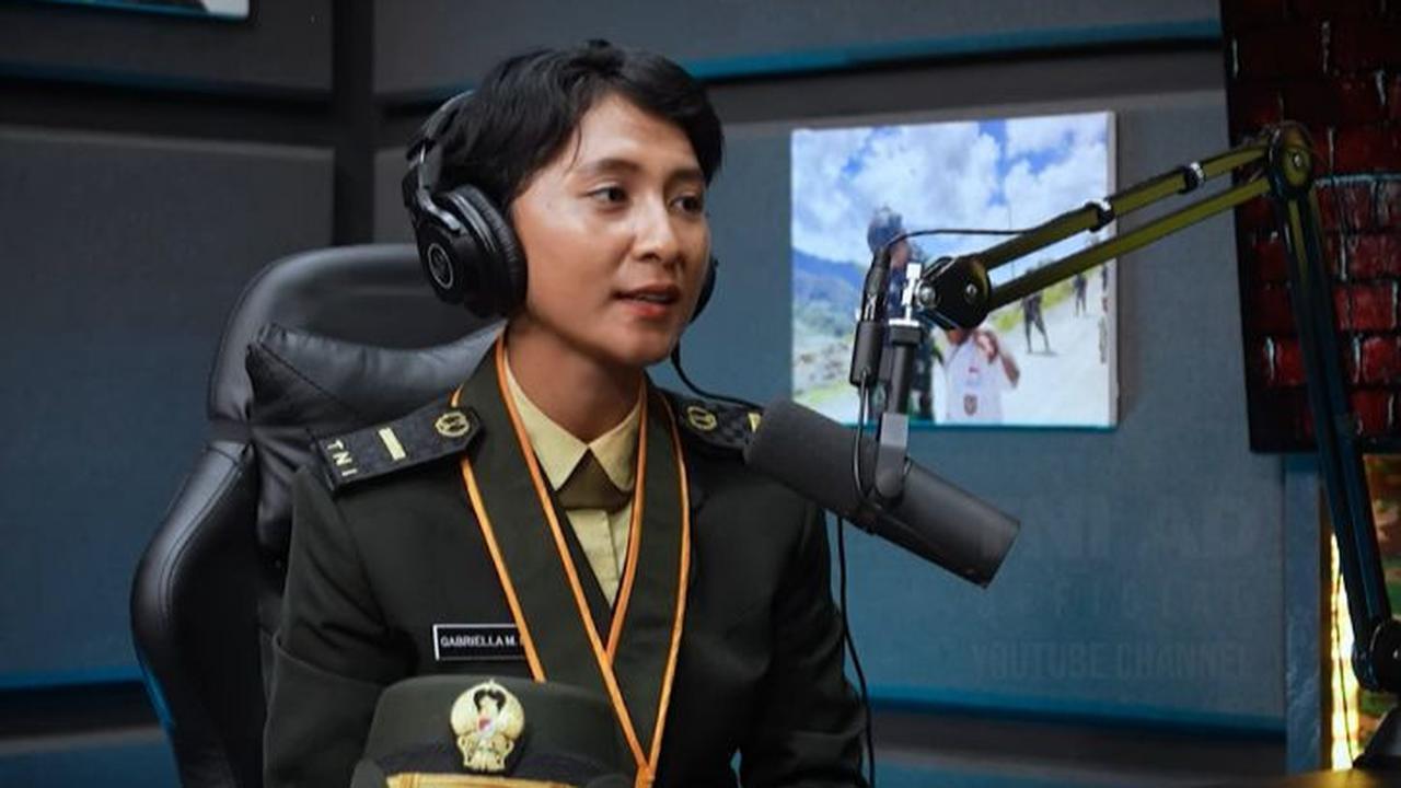 Sebelum masuk Pa PK TNI, Gabriella sempat memutuskan untuk berkuliah terlebih dahulu. Ia kemudian mencoba kembali melalui Pa PK dan berhasil.