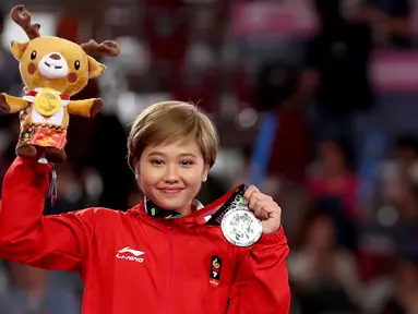 Rifda Irfanalutfhi pesenam Indonesia yang turun di nomor senam lantai berhasil meraih medali perak di Asian Games 2018 yang bertempat di JIExpo Kemayoran Hall D, Jakarta Jumat (24//8/2018). (Bola.com/Peksi Cahyo)