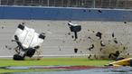 Ryan Briscoe terbang keluar lintasan saat berlangsung balap IndyCar di Auto Club Speedway, Fontana, California, AS. (27/6). (AP Photo/Will Lester)