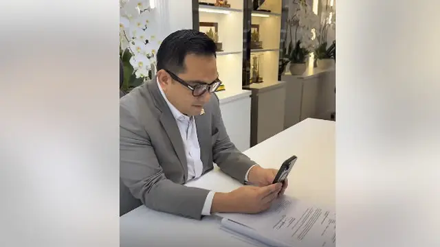 Ketua Komisi II DPR Rifqinizamy Karsayuda Telepon Josepha