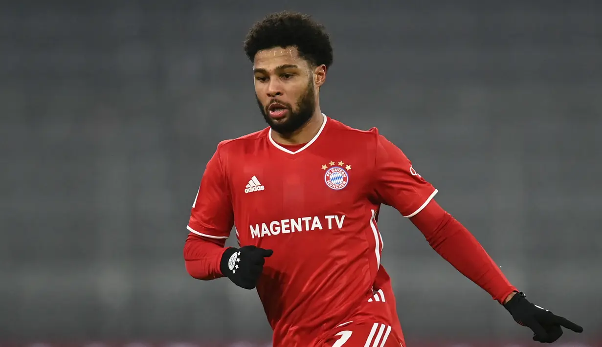 4. Serge Gnabry (Bayern Munchen) - Pemain berusia 25 tahun ini membuktikan kualitasnya sebagai pemain sayap kanan yang sangat berbahaya bersama Bayern Munchen. Ketajaman Serge Gnabry terbukti ketika membawa Bayern Munchen meraih gelar juara Liga Champions 2019/2020 lalu. (AFP/Christof Stache/pool)