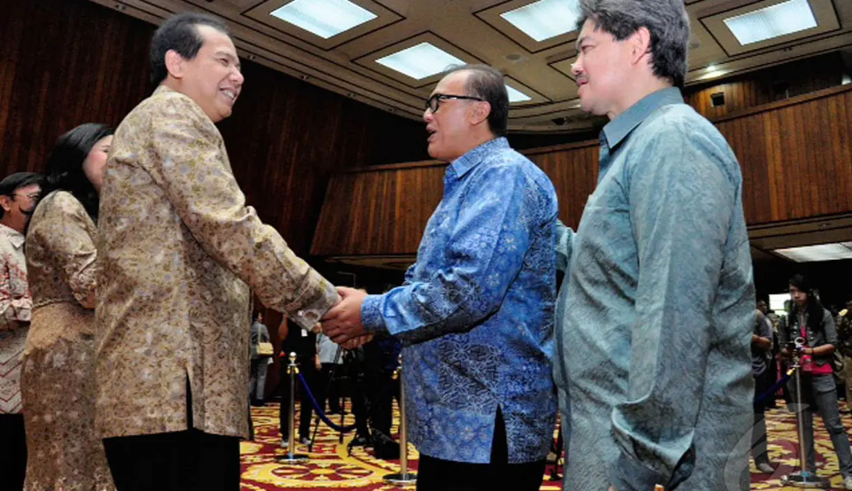Mengenakan batik lengan panjang warna cokelat muda, menteri yang akrab disapa CT ini didampingi istrinya yaitu Anita Ratnasari yang juga mengenakan pakaian senada (Liputan6.com/Faizal Fanani)