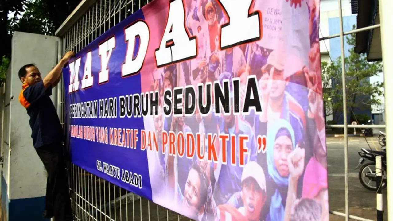 Demo Hari Buruh, Spanduk Ini Bikin Para Jomblo Ingin Resign Saja!
